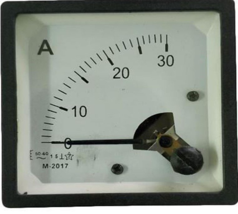 A.C. Voltmeter M.I. analog, portable box type housed in Bakelite case